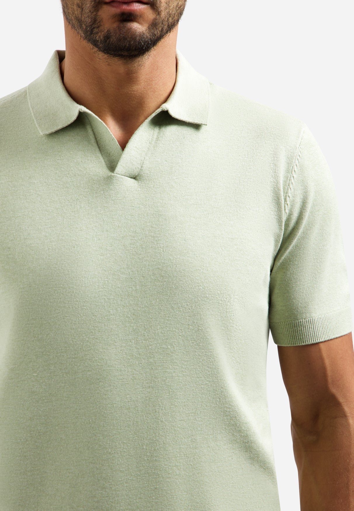 Knitted polo shirt with V-neck | Green