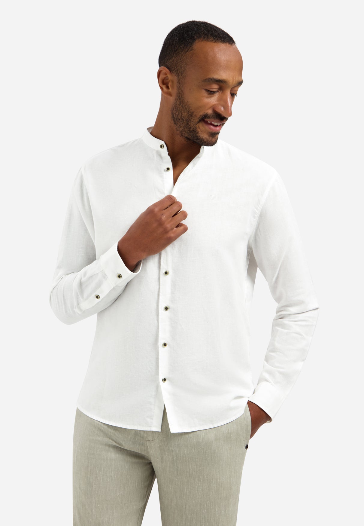 Chemise en lin mélangé avec col montant | White