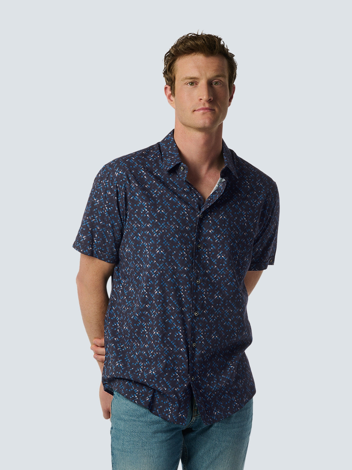 Short Sleeve Shirt with Graphic Pattern for Summery Looks | Night
