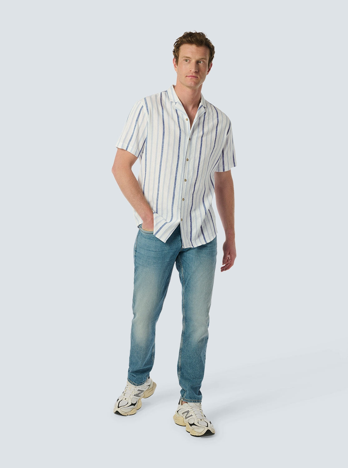 Short-sleeved shirt with resort collar and 3 neutral-colored stripes | White