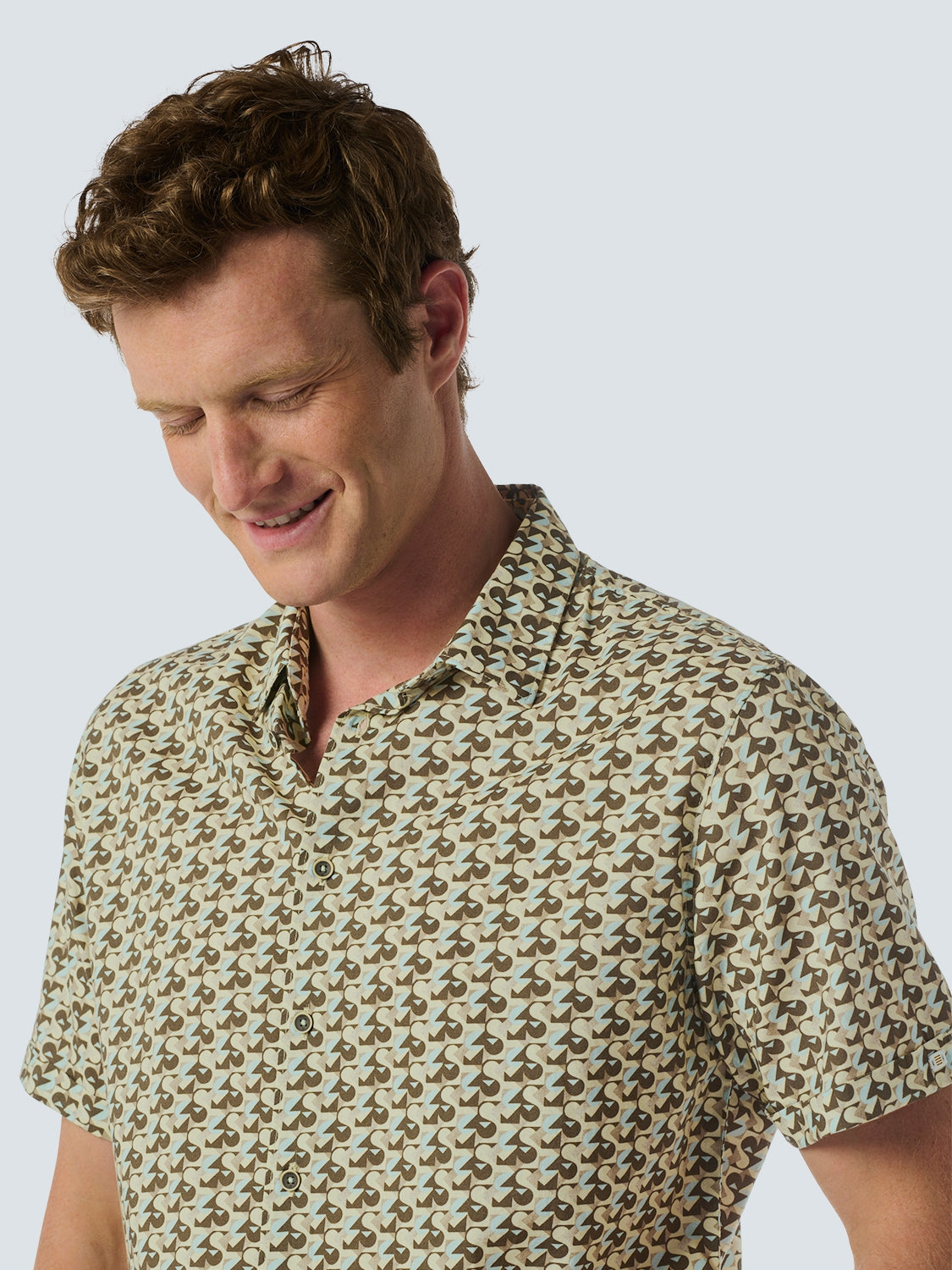 Short Sleeve Shirt with Graphic Pattern for Summery Looks | Brown