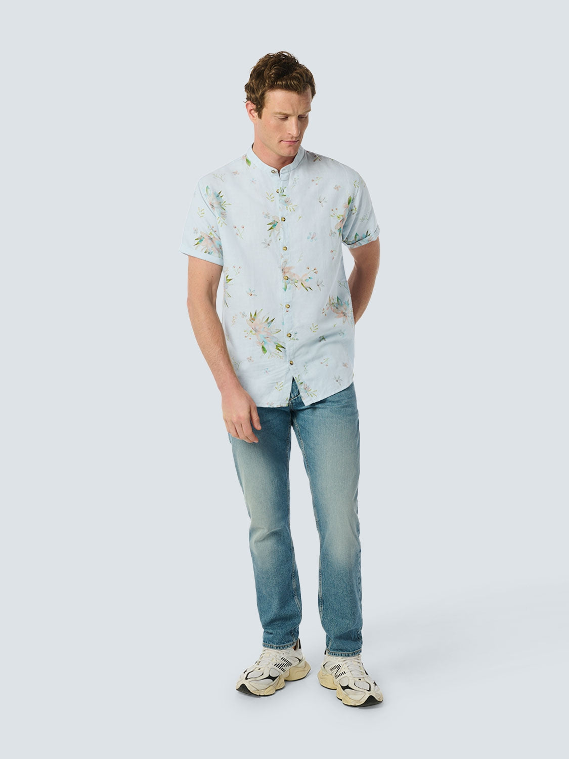 Summer Shirt with Botanical Print Made of Cotton and Linen | Sky