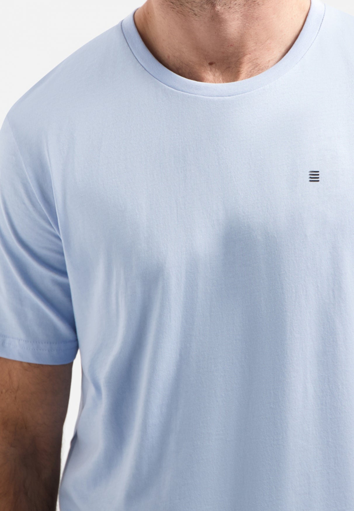Basic plain T-shirt with round neck. | Blue