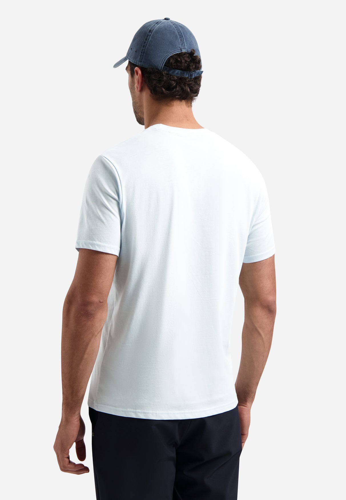 Basic plain T-shirt with round neck. | Sky