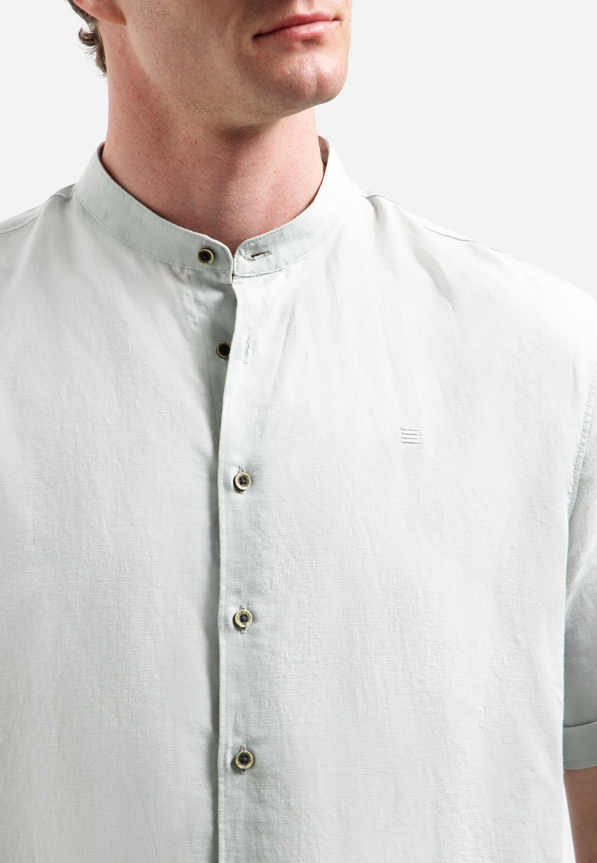 Linen blend shirt with short sleeves and a stand-up collar | Dusty Green