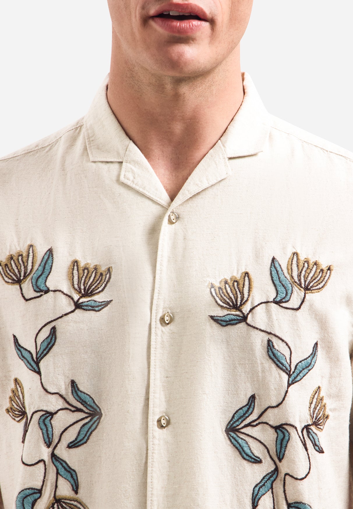 Short-sleeve shirt with embroidered flowers | Stone