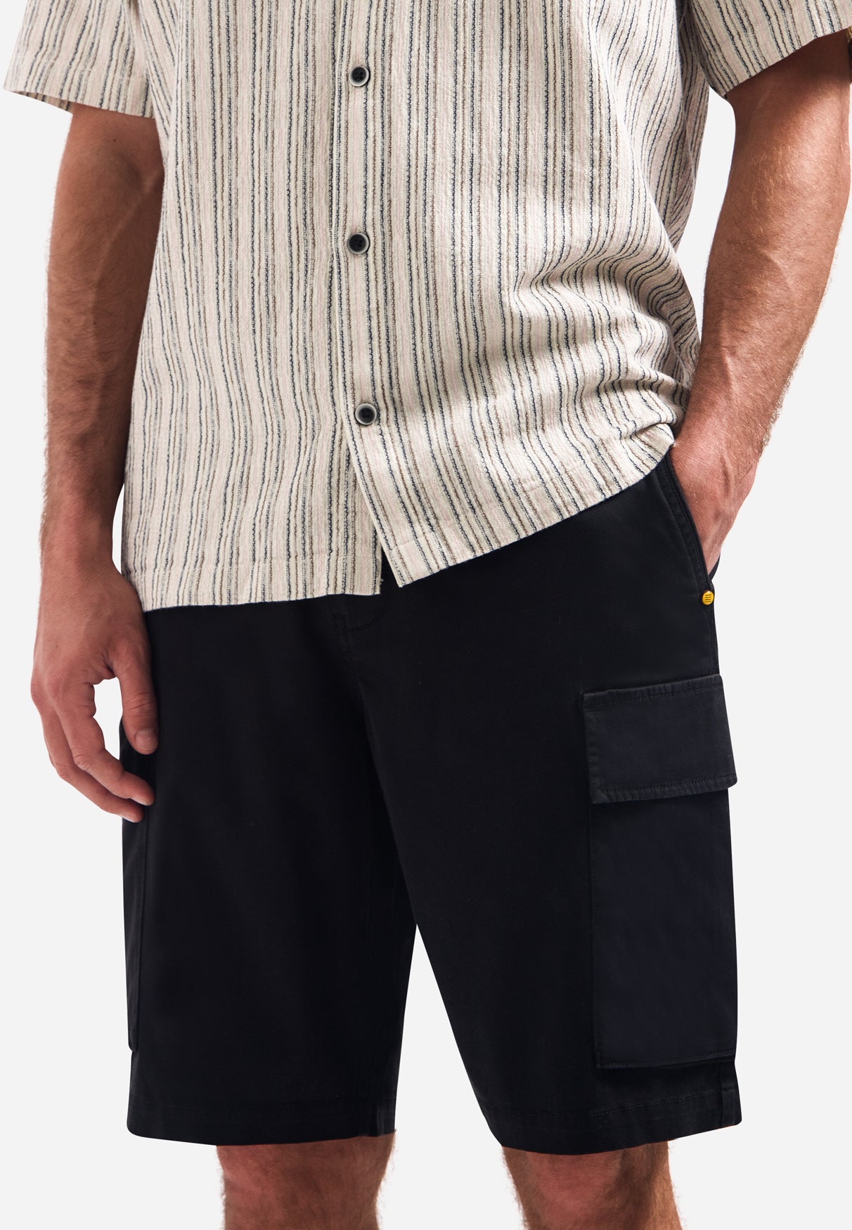 Short cargo avec poches latérales | Black